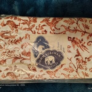 🔥BNWT🔥John Robshaw Textiles Berry and White Euro Sham 24" X 24"